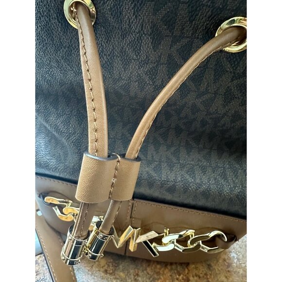 MICHAEAL KORS Devon Medium Logo Bucket Bag NEW - Picture 4 of 13